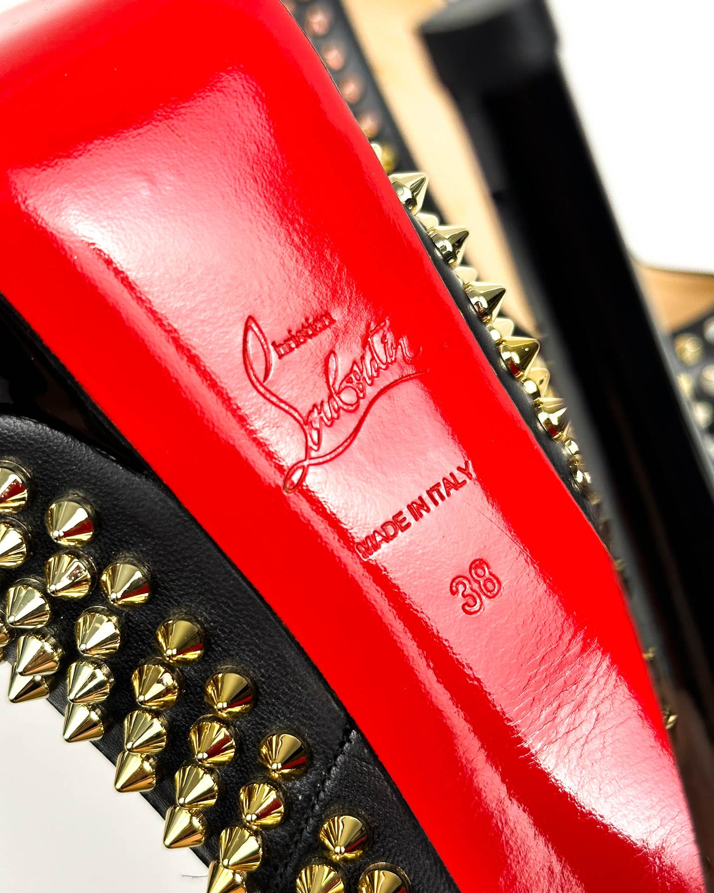 Christian Louboutin Pump- Size 38