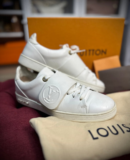 Louis Vuitton Sneakers - Size 39